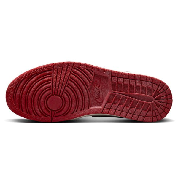 Air Jordan 1 Retro High OG 'Chicago Lost & Found' - Image 4